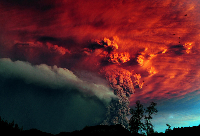деревья, красное небо, пепел, извержение, Вулкан