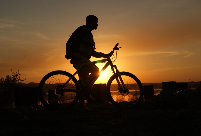 Велосипед, закат, небо, парень