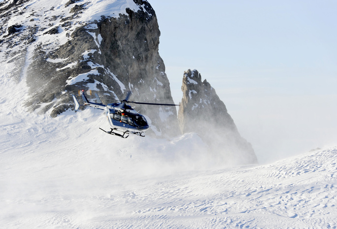 вертолёт, зима, склон, ec145, Eurocopter, скалы, снег, горы