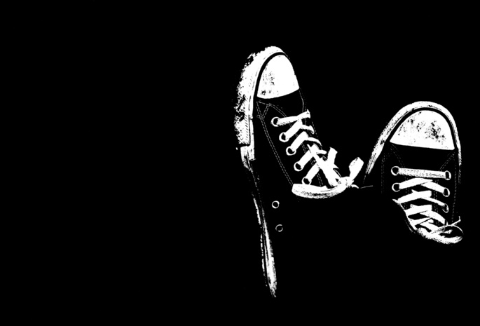 черный фон, черно-белый, шнурки, Кеды, минимализм, обувь
