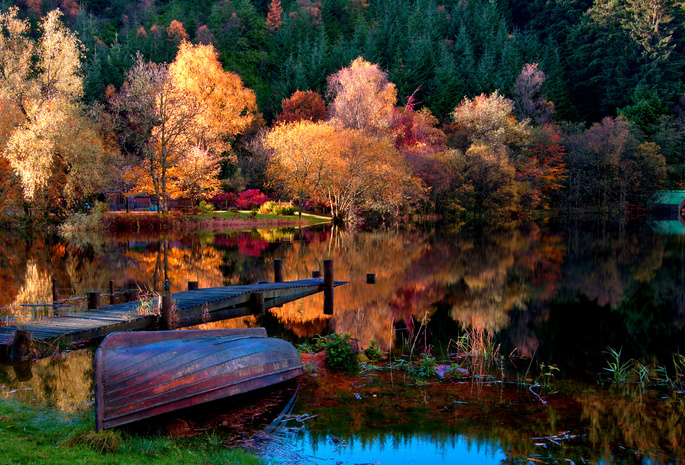 Лодка, пейзаж, природа, осень, деревья, дома, лес, озеро