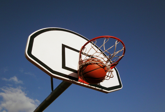 Баскетбол, кольцо, щит, небо, мяч