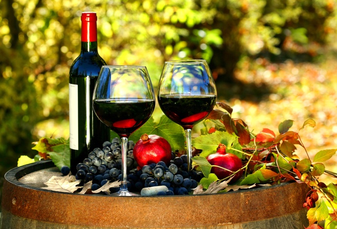 Вино, бочка, бутылка, бокалы, виноград, красное