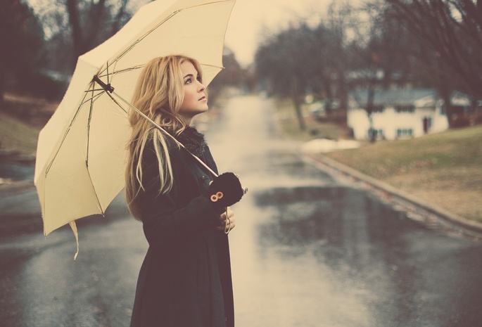 девушка, блондинка, улица, дождь, зонт, влажно