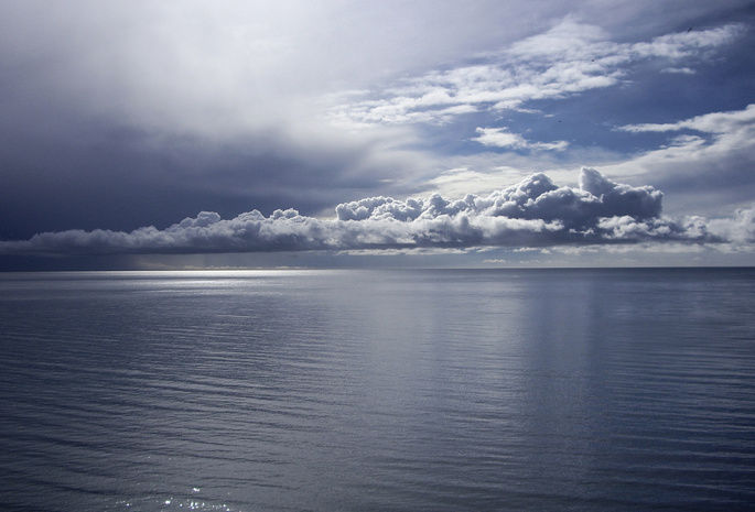 море, гладь, облака, фото