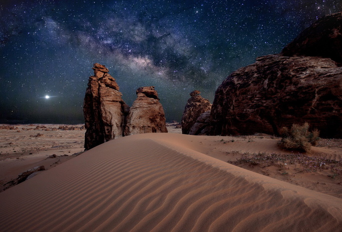 пустыня, пески, скалы, ночь, небосвод, звезды, созвездия