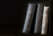 черный фон, старые, полка, Книги