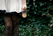 Часы, девушка, ноги