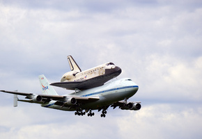 boeing 747-100, небо, Space shuttle discovery, nasa, самолёт, шасси, посадка